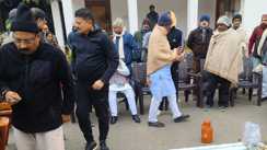 Bihar News : मंत्री अशोक चौधरी के साथ जदयू नेता छोटू सिंह ने स्व. बृजनंदन शर्मा को दी श्रद्धांजलि, शोक संतप्त परिवार को दी सांत्वना 