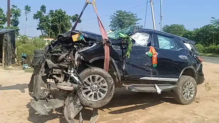 muzaffarpur bjp leader fortuner hits scooty two girls died