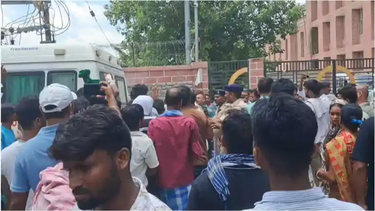 कटिहार में बड़ा हादसा : बच्चे को करंट से बचाने गए मां और चाच