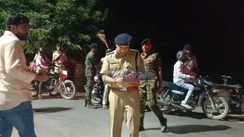 Bihar Crime: एनकाउंटर के बाद गैंग की तलाश तेज, वैशाली में लूट मचाने वाले बदमाशों पर पुलिस का शिकंजा, फरार दो अपराधियों की खोज में ताबड़तोड़ छापेमारी