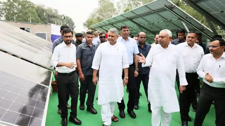 Bihar News : सीएम नीतीश ने बिक्रम लॉक कैनाल बैंक सौर ऊर्जा प Bihar News : सीएम नीतीश ने बिक्रम लॉक कैनाल बैंक सौर ऊर्जा प