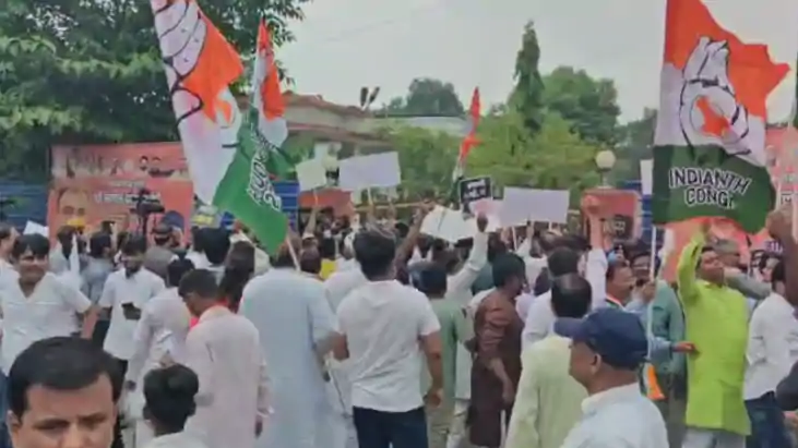 Bihar News : मुजफ्फरपुर रेप पीड़िता की मौत को लेकर नहीं थम रह Bihar News : मुजफ्फरपुर रेप पीड़िता की मौत को लेकर नहीं थम रह