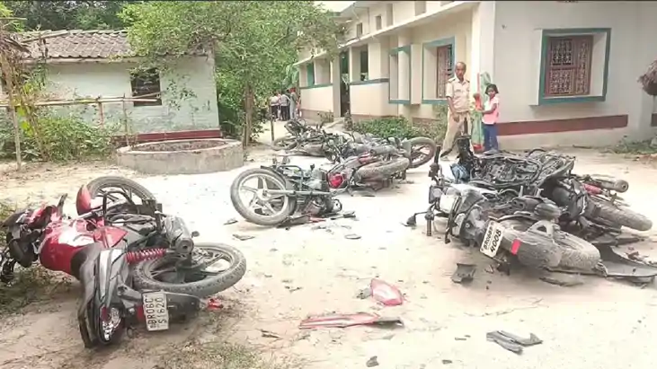 Bihar Crime - यज्ञ में आई लड़कियों से दूसरे समुदाय के युवकों Bihar Crime - यज्ञ में आई लड़कियों से दूसरे समुदाय के युवकों