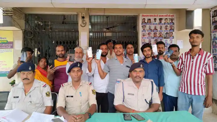 Bihar News: नालंदा में ऑपरेशन मुस्कान से 11 लोगों के चेहरे प Bihar News: नालंदा में ऑपरेशन मुस्कान से 11 लोगों के चेहरे प