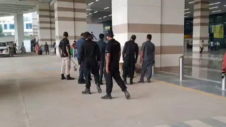Patna airport news - इंडिगो की फ्लाइट में बम, खबर मिलते ही Patna airport news - इंडिगो की फ्लाइट में बम, खबर मिलते ही