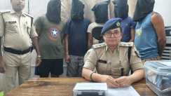 Bihar cyber Crime -  बजाज फाइनेंस से लोन का झांसा देकर ठगी करने वाले 5 आरोपी गिरफ्तार, गांव में चल रहा था धंधा