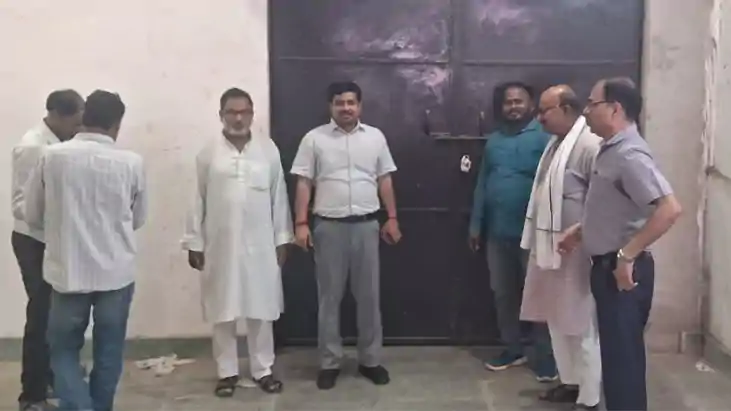 डीएम ने किया ईवीएम-वीवीपैट वेयरहाउस का त्रैमासिक निरीक्षण, स