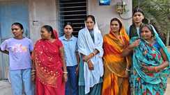 Bihar News : गया के 'नौकरी वाले खानदान' की 5 बेटियों ने रचा इतिहास, बिना कोचिंग ऑनलाइन पढ़ाई कर एक साथ बिहार पुलिस में बनीं सिपाही