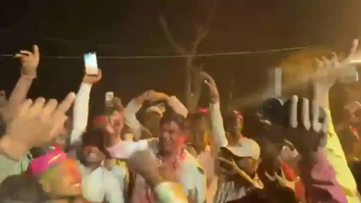 मुकेश सहनी हुए रंगों से सराबोर