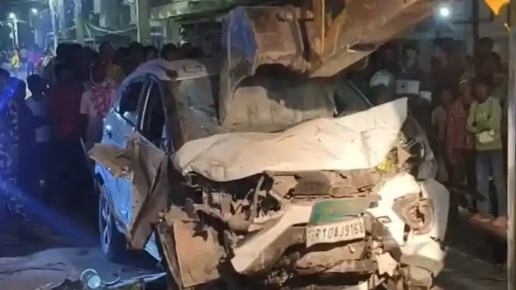 havoc of speed mukhiya car went out of control and rammed in