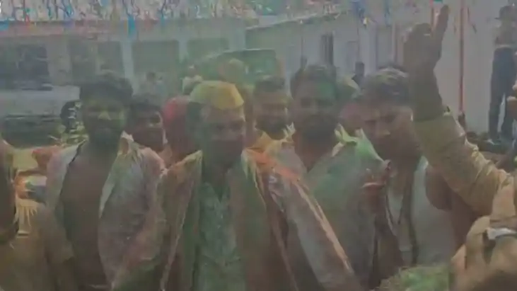 Kurta Faad Holi Echoes Again Tej Pratap Yadav Leads Supporte