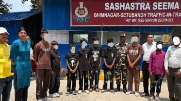 भारत-नेपाल सीमा पर एसएसबी की बड़ी कार्रवाई: मानव तस्करी का प्रयास विफल, 8 बच्चों को कराया गया रेस्क्यू, दो नेपाली तस्कर गिरफ्तार