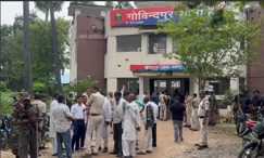  Nawada news - थाने पर ग्रामीणों का प्रदर्शन, पुलिस पर लापरवाही का आरोप, किशोर की तालाब में डूबने से मौत