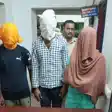 जिस्म की भूख मिटाने के लिए पत्नी ने लवर के साथ मिलकर बना लिया खौफनाक प्लान, 3 गिरफ्तार हथियार और गोलियां बरामद