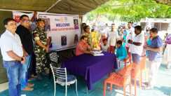 Bihar News : एसएसबी ने दोमट में लगाया विशेष स्वास्थ्य शिविर, 275 ग्रामीणों की जांच कर मुफ्त बांटी दवाएं, रोटरी क्लब ने दिया सहयोग