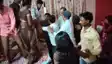 समोसा नहीं खिलाने पर नाराज पत्नी ने अपने परिजनों को बुलाकर पति की कराई पिटाई, वीडियो वायरल
