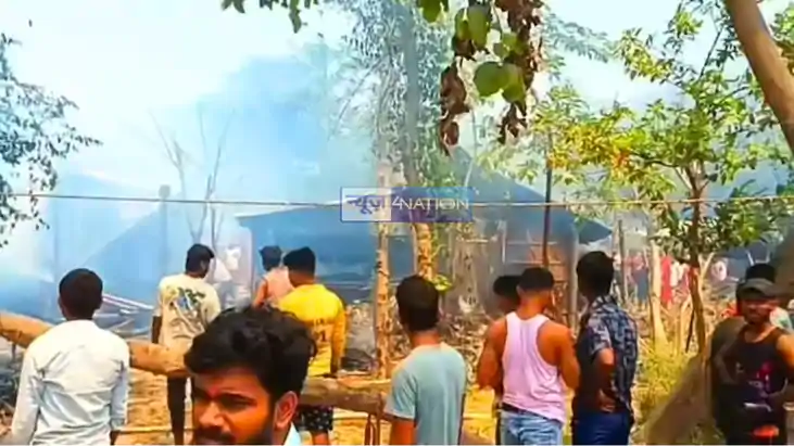 Bihar News : खगड़िया में लगी भीषण आग से दर्जनों घर जलकर हुए र