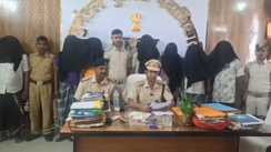 Bihar Crime News : वैशाली में चल रहे बड़े जुआ अड्डे का पुलिस ने किया भंडाफोड़, 8 जुआरियों को रंगे हाथ दबोचा