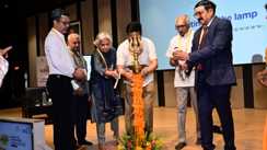 Bihar News : अखंड ज्योति आई हॉस्पिटल में 'साइट फॉर ऑल कॉन्क्लेव 2026' का हुआ भव्य आयोजन, बिहार के गरीबों को मिलेंगे मुफ्त चश्मे, USA की संस्था के साथ हुआ करार