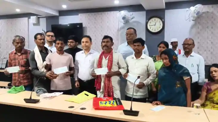 Bihar News : सड़क हादसे में मारे गए पांच कांवड़ियों के परिजनो