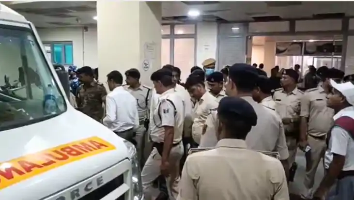 Bihar News : बेटी को अंतरजातीय विवाह करना पड़ा महंगा, नाराज प Bihar News : बेटी को अंतरजातीय विवाह करना पड़ा महंगा, नाराज प