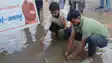 Bihar News : सड़क पर पानी और कीचड़ देख भड़के ABVP कार्यकर्ता, धान की रोपनी कर जताया विरोध 
