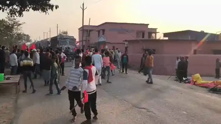 Balughat Turns Battleground Wage Clash Halts Traffic for 6 H