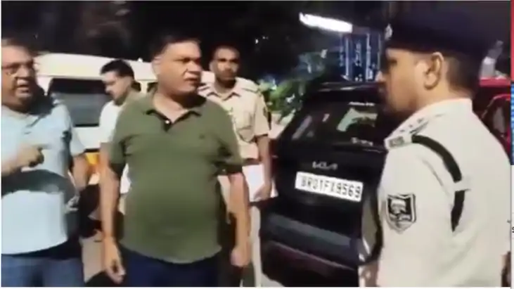 Gopal Khemka Murder : डिक्की दिखाओ, लाईसेंस दिखाओ और 5 हज़ार Gopal Khemka Murder : डिक्की दिखाओ, लाईसेंस दिखाओ और 5 हज़ार