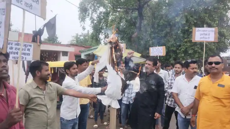 Bihar Politics : भाजपा कार्यकर्ताओं ने अपने ही जिलाध्यक्ष का Bihar Politics : भाजपा कार्यकर्ताओं ने अपने ही जिलाध्यक्ष का