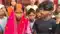 Bihar News : प्रेमिका से मिलने आए प्रेमी को ग्रामीणों ने रंगे हाथ दबोचा, फिर मंदिर में विधि-विधान से करा दिए सात फेरे