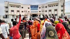 Bihar News : पूर्णिया में मछली बाज़ार की जमीन पर दबंगों ने किया कब्ज़ा, विभाग में फंसे 23 लाख रूपये, मछुआरों ने किया विरोध प्रदर्शन 