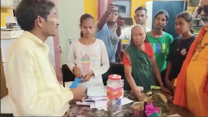 Bihar Tacher News - भ्रष्टाचार और छात्राओं से अवैध वसूली करन Bihar Tacher News - भ्रष्टाचार और छात्राओं से अवैध वसूली करन