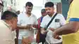 Patna News - पांच लाख देखकर भी नहीं  डोला मन, पेट्रोल पंप कर्मी ने पेश की इमानदारी की मिसाल, पुलिस को सौंप दी रकम