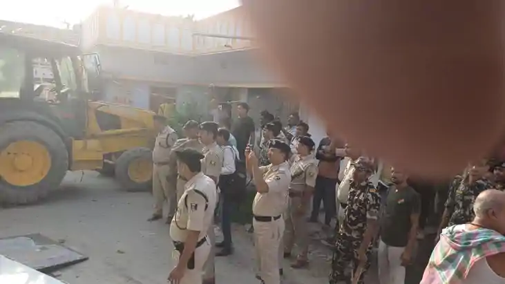 MUZAFFARPUR RAPE CASE : योगी मॉडल की तर्ज पर आरोपी के घर और MUZAFFARPUR RAPE CASE : योगी मॉडल की तर्ज पर आरोपी के घर और