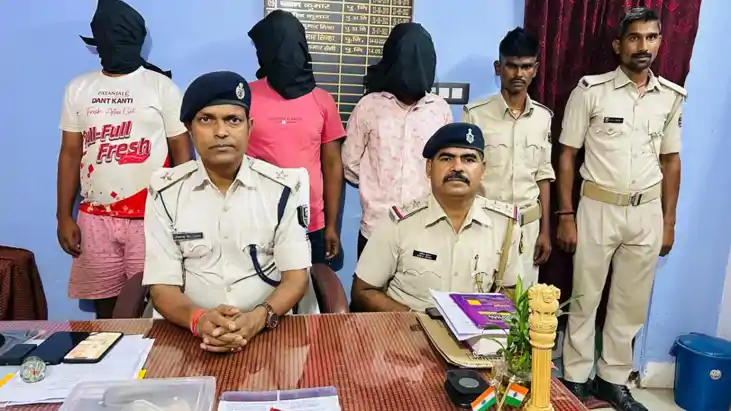 नवादा में साइबर ठगी गिरोह के 4 सदस्य गिरफ्तार, लोन दिलाने के