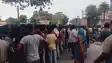 करंट लगने से बच्ची की मौत के बाद भारी हंगामा,  सड़क पर शव रखकर हाजीपुर-जंदाहा मुख्य मार्ग किया जाम