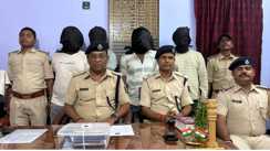 नवादा में साइबर गिरोह का पर्दाफाश: लोन दिलाने के नाम पर ठगी करने वाले चार अपराधी गिरफ्तार, मोबाइल और डेटा बरामद