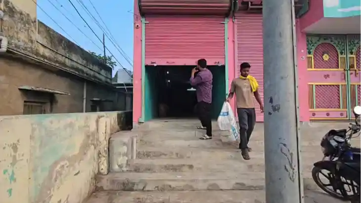 Bihar News : कटिहार में नशे के सौदागरों पर पुलिस ने कसा शिकं