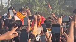 Bihar Election 2025 : एनडीए प्रत्याशी स्नेह लता के प्रचार में पहुंचे पवन सिंह पर फूटा महिलाओं का गुस्सा, जमकर किया बवाल, कहा-जिसने पत्नी का सम्मान नहीं किया, वो....