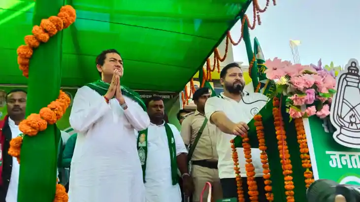 Bihar Election 2025 : शिवहर में तेजस्वी ने महिलाओं को 30 हज़ा