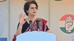 Bihar Election 2025 : बगहा में एनडीए पर जमकर बरसी प्रियंका गाँधी, महिलाओं को रोजगार के लिए मिले 10 हज़ार रूपये को बताया ‘राजनीतिक घूस’  