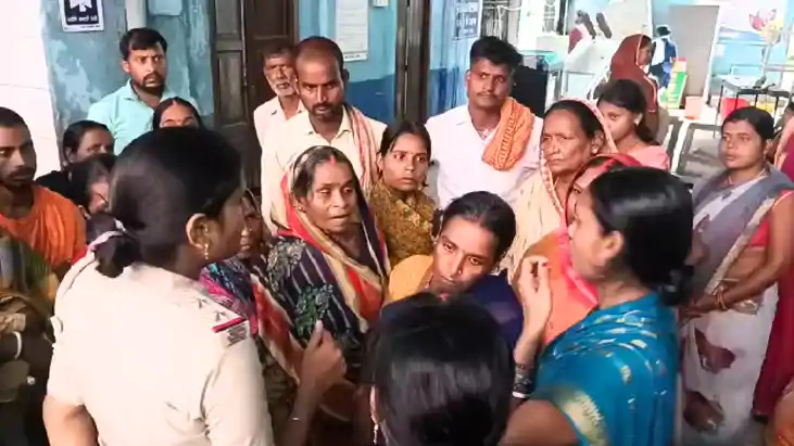 Bihar News : आरा सदर अस्पताल में प्रसव के लिए आई महिला की हु