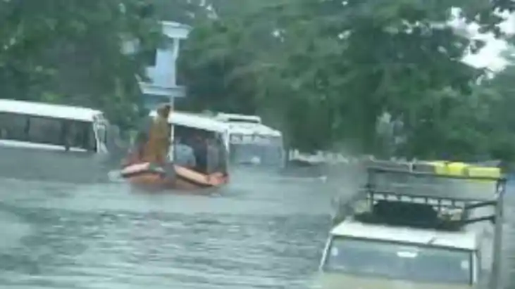 Bihar Mausam: बारिश का तांडव,  बिहार के कई जिले डूबे, वज्रपा