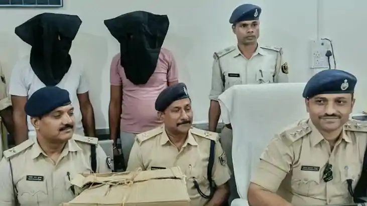 Bihar News : दाँव पड़ा उल्टा ! महिला पुलिसकर्मी से ऐंठे 10.83
