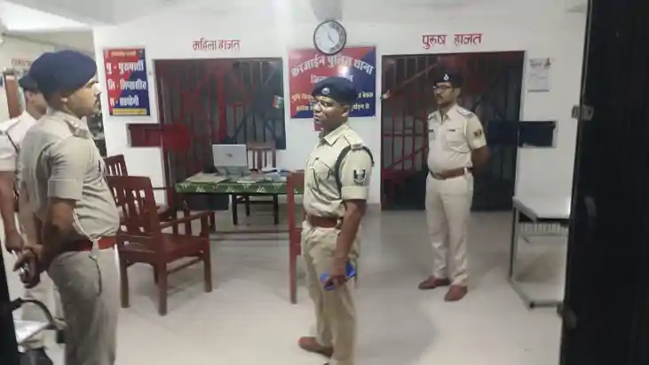 एसपी ने विभिन्न थानों का किया औचक निरीक्षण, रात्रिकालीन गश्त