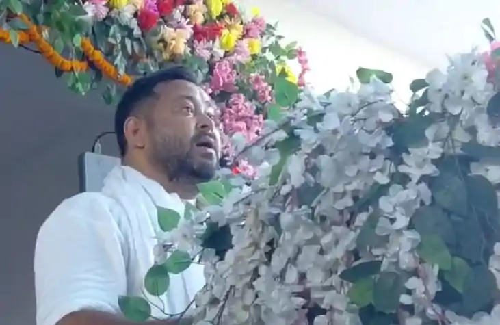 Bihar politics - तेजस्वी ने बिहार सरकार को बताया खटारा, मंच Bihar politics - तेजस्वी ने बिहार सरकार को बताया खटारा, मंच
