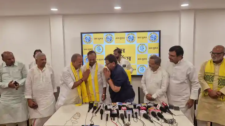 सीएम नीतीश कुमार को प्रशांत किशोर ने दिया झटका, एमएलसी, तीन 