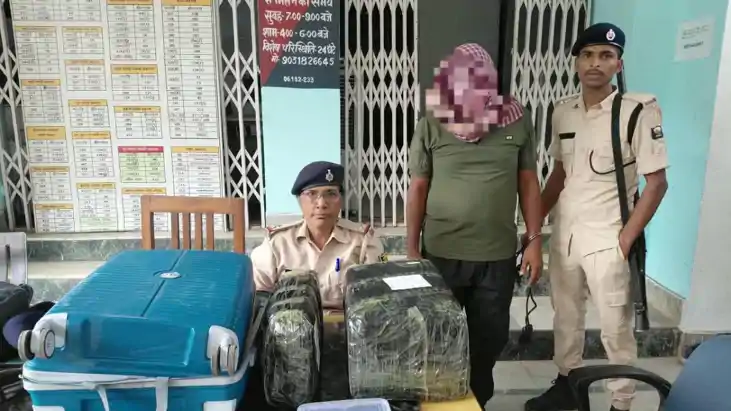 आरा पुलिस की बड़ी कार्रवाई, 20.744 किलो गांजा के साथ तस्कर क