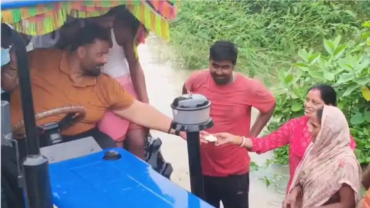 राघोपुर के बाढ़ प्रभावित क्षेत्रों में पहुंचे पूर्णिया सांसद