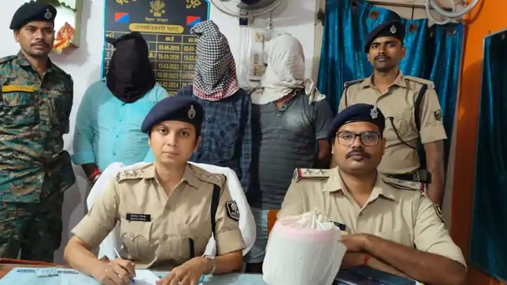 Muzaffarpur police arrested three heroin smugglers